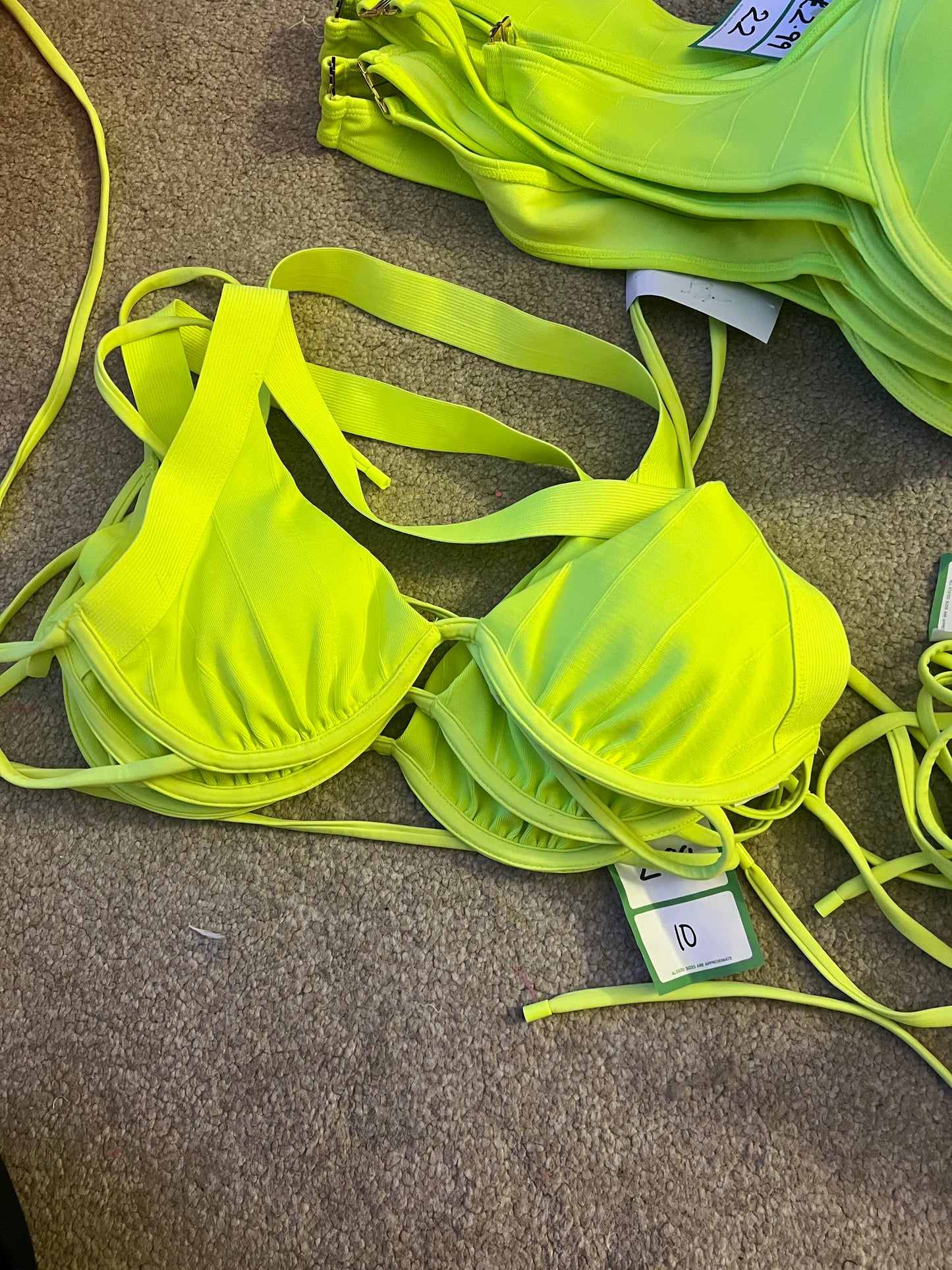 River Island STRAPPY PLUNGE BIKINI TOP IN BRIGHT GREEN